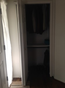 Roupeiro no hall de entrada das casas